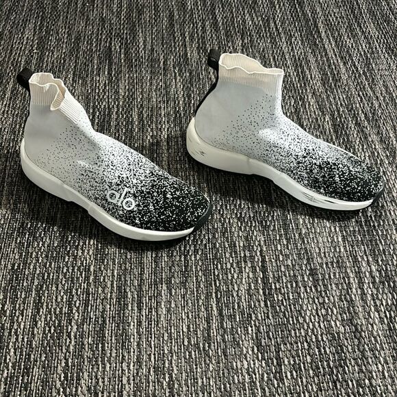 Alo yoga velocity knit sneakers - Picture 2 of 8